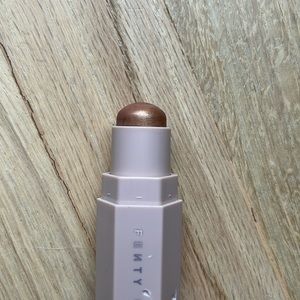 FENTY BEAUTY | MATCH STIX | SHIMMER SKINSTICK in RUM .025 OZ